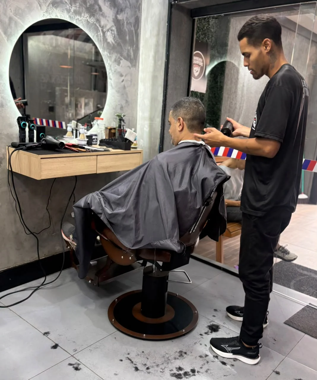 Atendimento de cabelo na Barbearia Champions